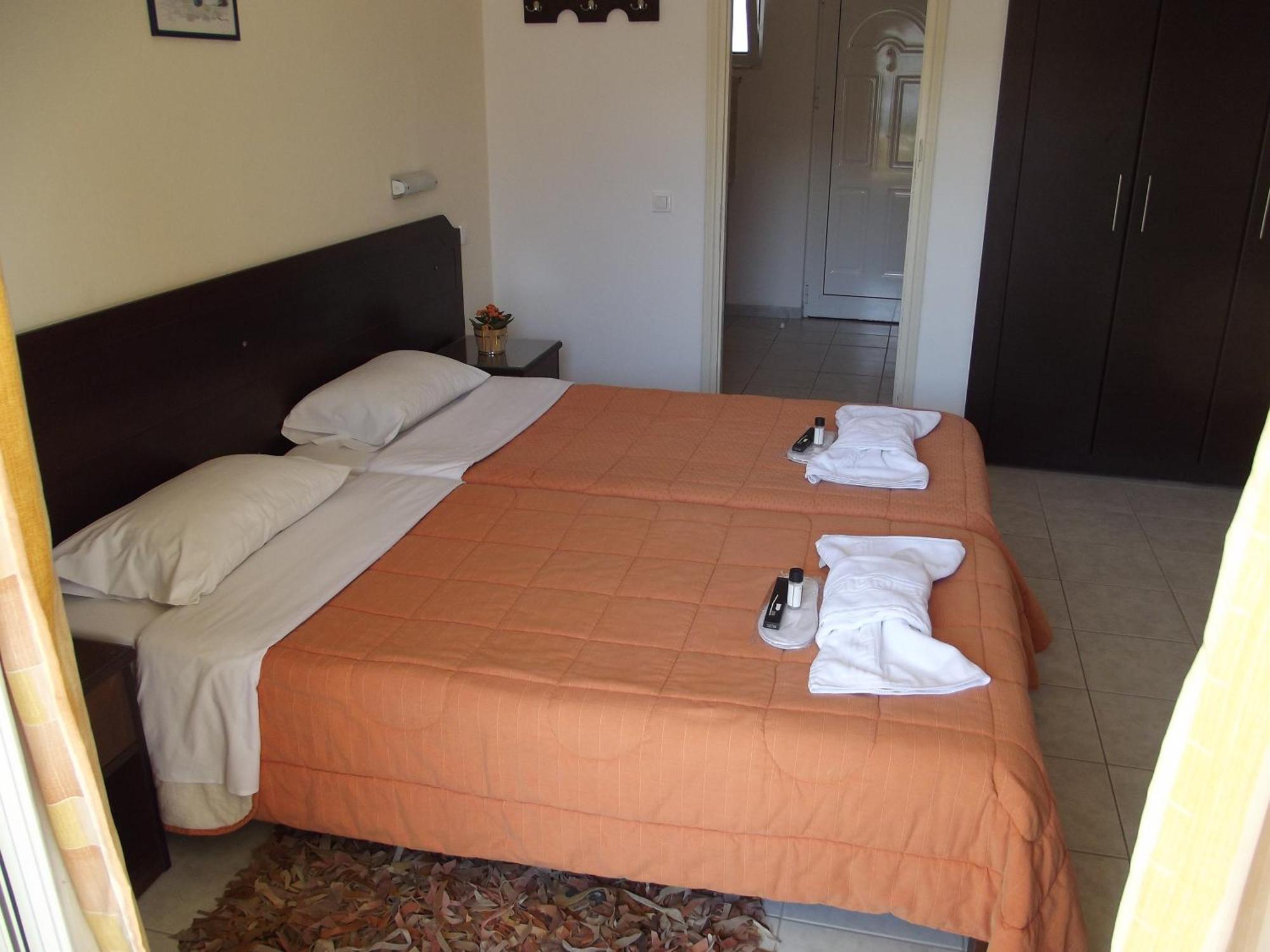 קאבוס Konstantina Apartments מראה חיצוני תמונה